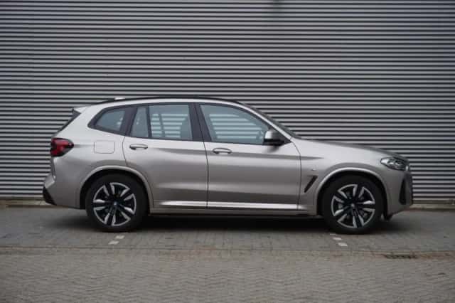BMW iX3 (2022) thumbnail 4