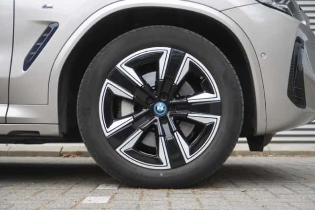 BMW iX3 (2022) thumbnail 6