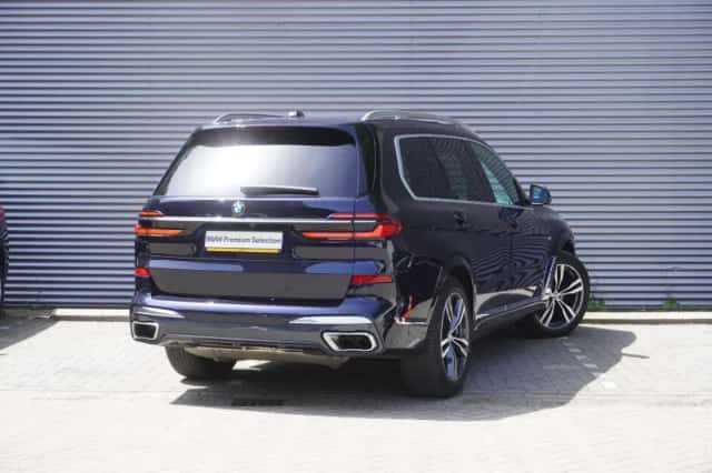 BMW X7 (2024) thumbnail 2