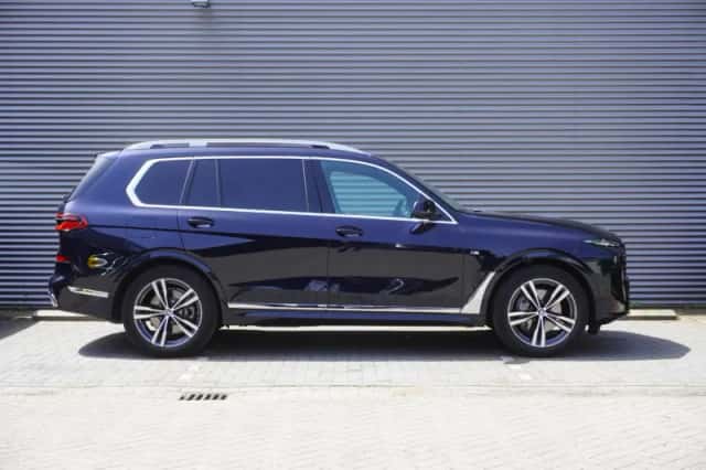 BMW X7 (2024) thumbnail 4