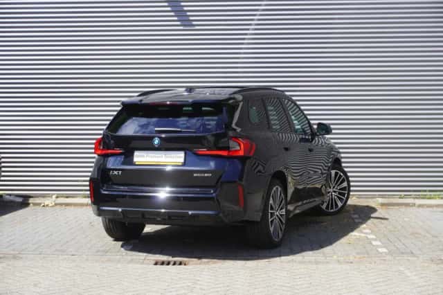 BMW iX1 (2026) thumbnail 2