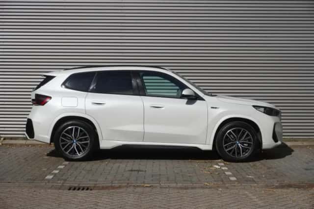 BMW X1 (2023) thumbnail 4