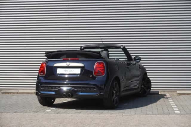 MINI Cabrio (2023) thumbnail 2