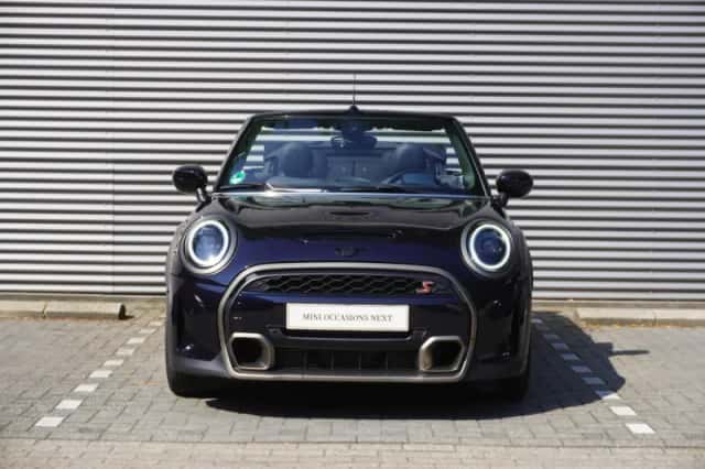 MINI Cabrio (2023) thumbnail 3