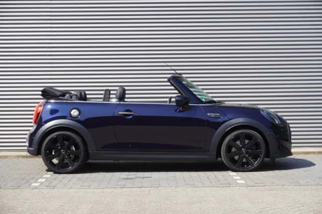 MINI Cabrio (2023) thumbnail 4