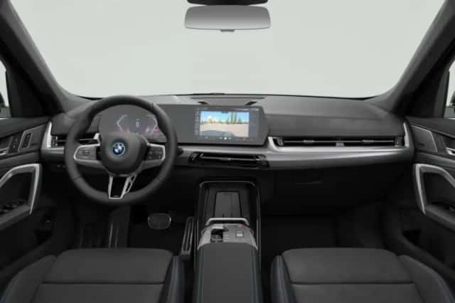 BMW iX1 (2026) thumbnail 3