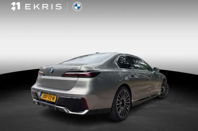 BMW i7 (2026) thumbnail 2