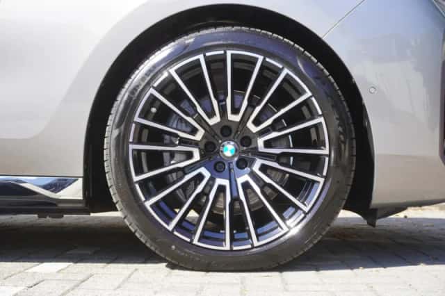 BMW i7 (2026) thumbnail 6