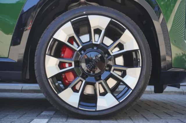 BMW XM (2026) thumbnail 6