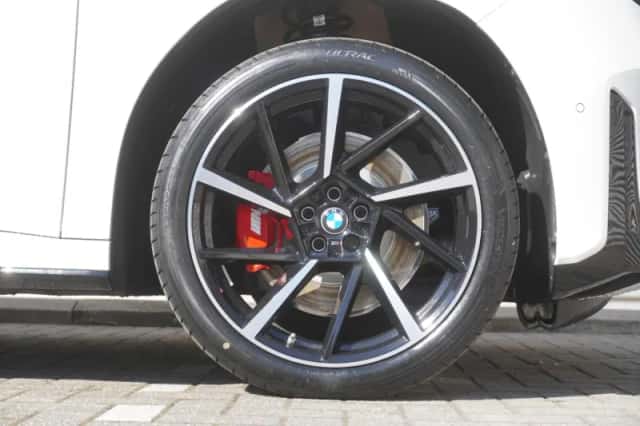 BMW iX3 (2026) thumbnail 6