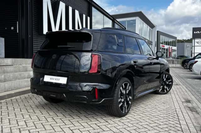 MINI Countryman (2025) thumbnail 2