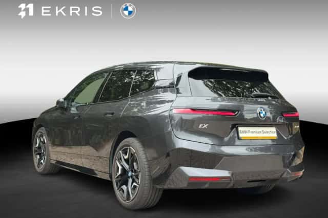 BMW iX (2021) thumbnail 2