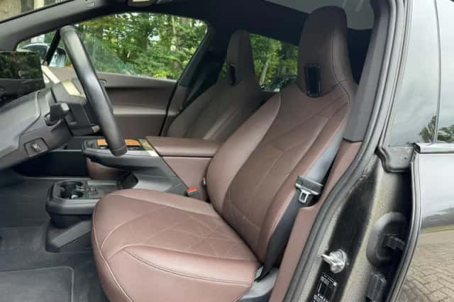 BMW iX (2021) thumbnail 3