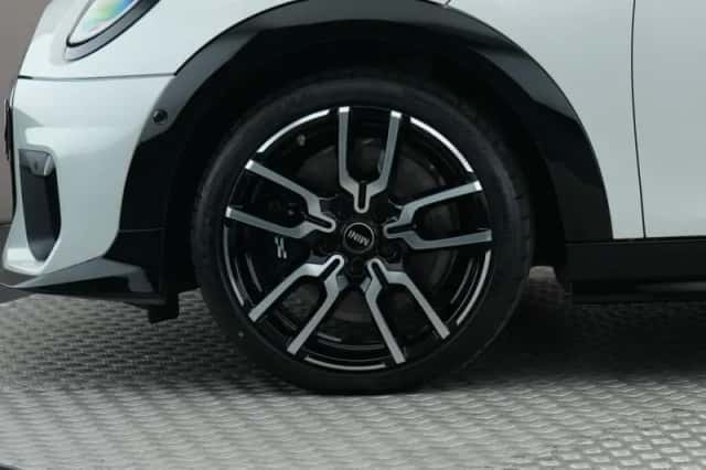 MINI Cooper (2025) thumbnail 2