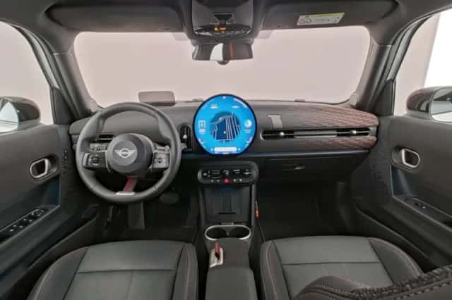 MINI Cooper (2025) thumbnail 3