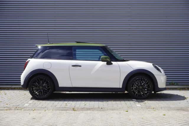 MINI Cooper S (2026) thumbnail 2