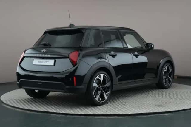 MINI Cooper (2025) thumbnail 2