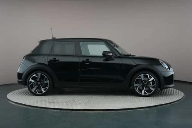 MINI Cooper (2025) thumbnail 3