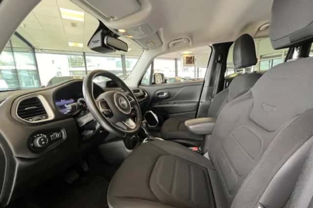 Jeep Renegade (2016) thumbnail 6