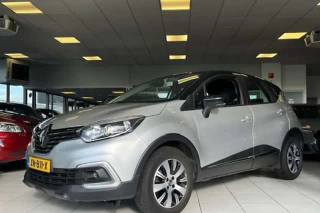 Renault Captur (2018) thumbnail 1