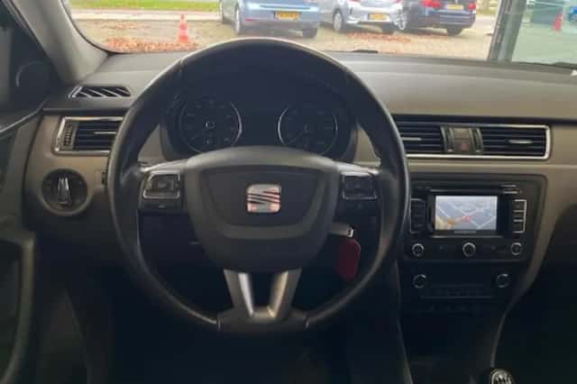SEAT Toledo (2013) thumbnail 2