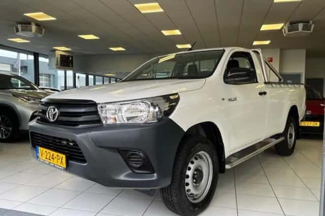 Toyota Hilux (2018) thumbnail 1