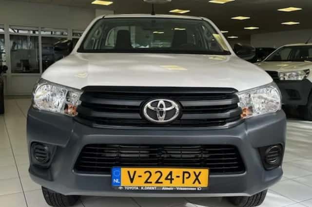 Toyota Hilux (2018) thumbnail 3