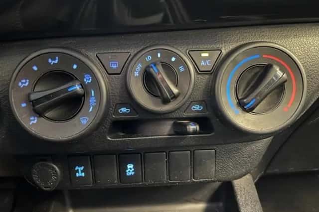 Toyota Hilux (2018) thumbnail 4