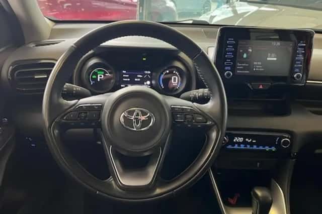Toyota Yaris (2023) thumbnail 2