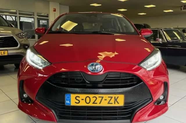 Toyota Yaris (2023) thumbnail 3