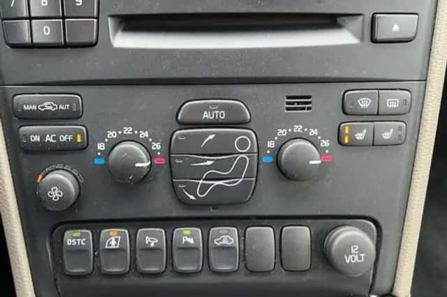 Volvo XC90 (2006) thumbnail 3