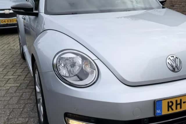 Volkswagen Beetle (2013) thumbnail 3