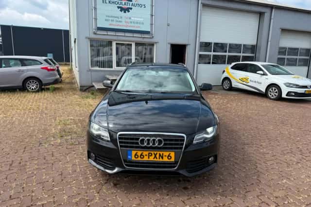 Audi A4 (2011) thumbnail 2