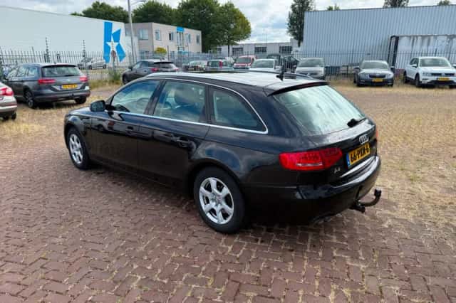 Audi A4 (2011) thumbnail 6