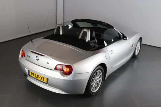 BMW Z4 (2003) thumbnail 4
