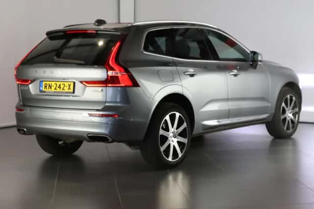 Volvo XC60 (2018) thumbnail 2