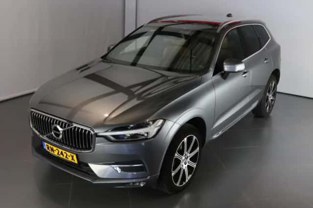 Volvo XC60 (2018) thumbnail 3