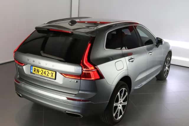Volvo XC60 (2018) thumbnail 4
