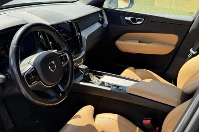 Volvo XC60 (2018) thumbnail 5