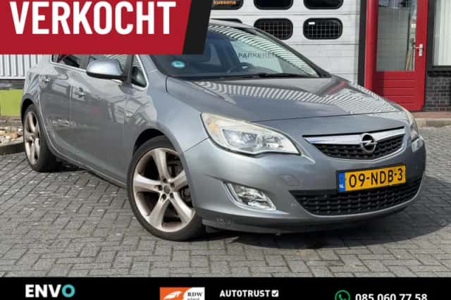 Opel Astra (2010) thumbnail 1