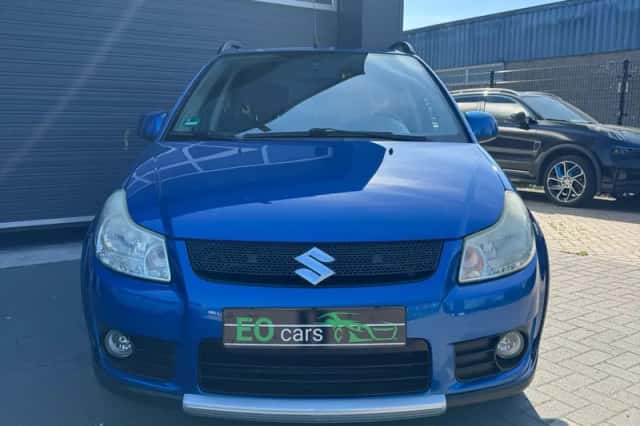 Suzuki SX4 (2007) thumbnail 3