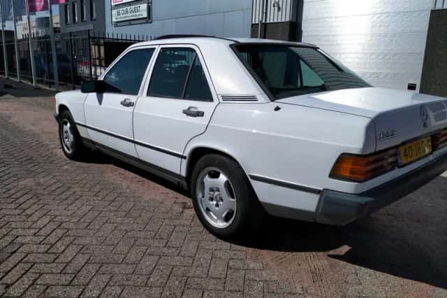 Mercedes-Benz 190-Serie (1986) thumbnail 2