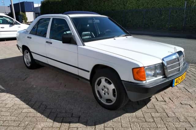 Mercedes-Benz 190-Serie (1986) thumbnail 4