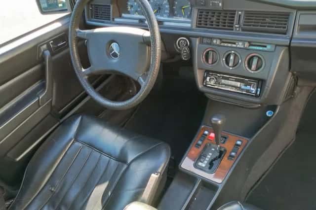 Mercedes-Benz 190-Serie (1986) thumbnail 5