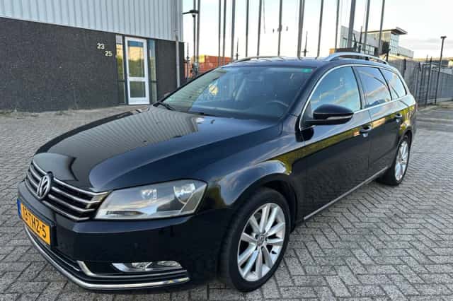 Volkswagen Passat (2012) thumbnail 1