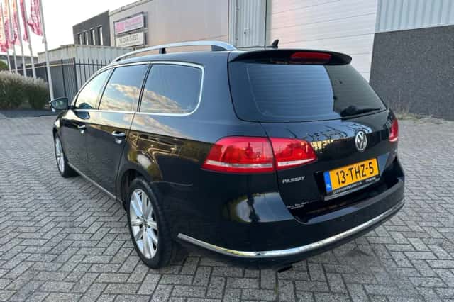 Volkswagen Passat (2012) thumbnail 2