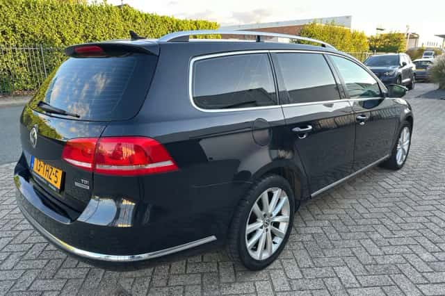 Volkswagen Passat (2012) thumbnail 3