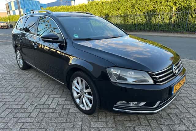 Volkswagen Passat (2012) thumbnail 4