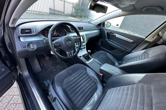Volkswagen Passat (2012) thumbnail 5