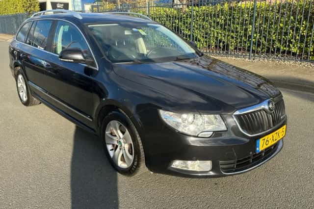 Škoda Superb (2012) thumbnail 4